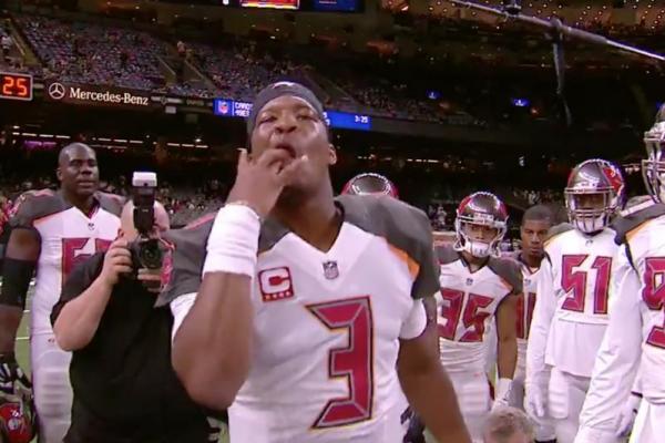 jameis-winston-pretends-to-eat-hand-during-tampa-bay-buccaneers-warm-up.jpg